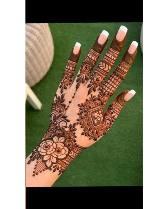 Highlight Motif Pathway Using Back Hand Mehndi Design Highlight Motif Pathway Using Back Hand Mehndi Design